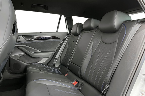 Volkswagen Passat 17 of 20