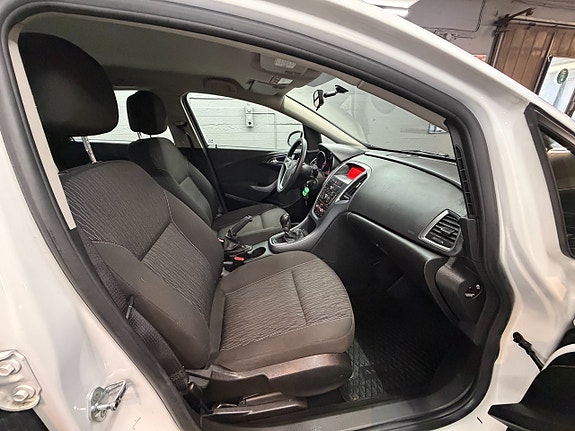 Opel Astra 12 of 13