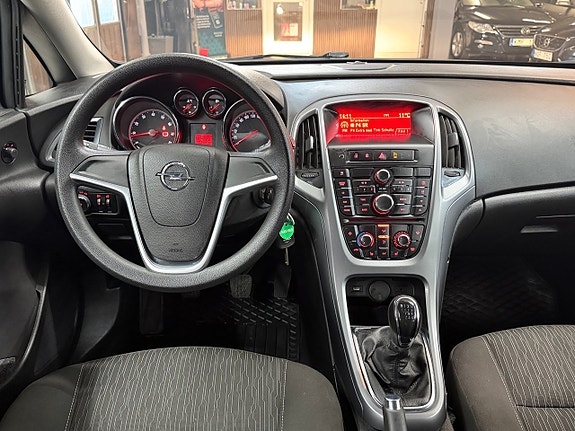 Opel Astra 8 of 13