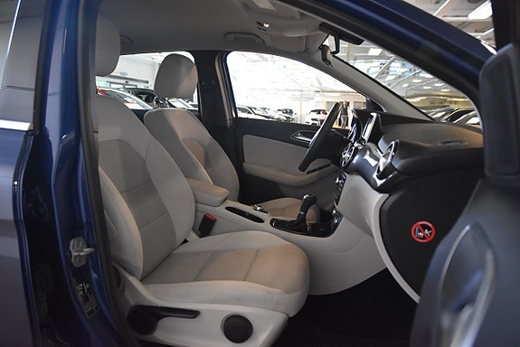 Mercedes-Benz B180 9 of 13