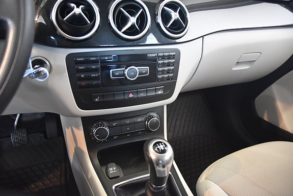 Mercedes-Benz B180 11 of 13
