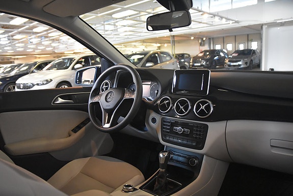 Mercedes-Benz B180 8 of 13