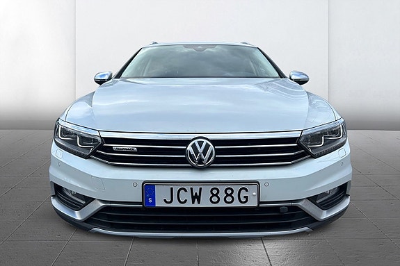 Volkswagen Passat Alltrack 3 of 5