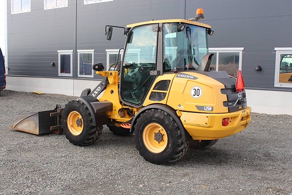 Lastmaskin Volvo L25H 3700 h 30 km / h