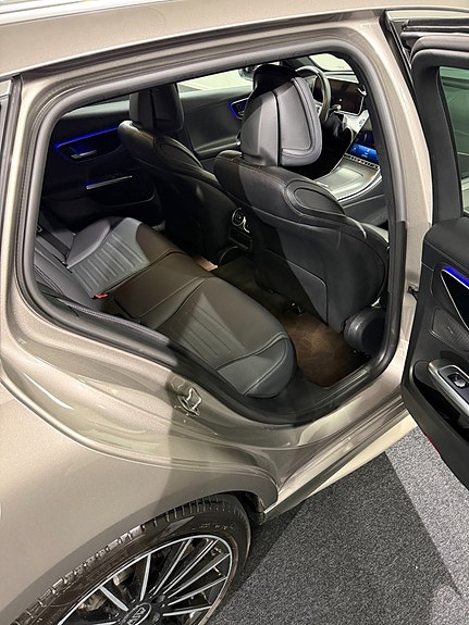 Mercedes-Benz C200 11 of 16