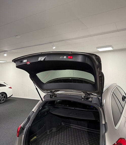 Mercedes-Benz C200 9 of 16