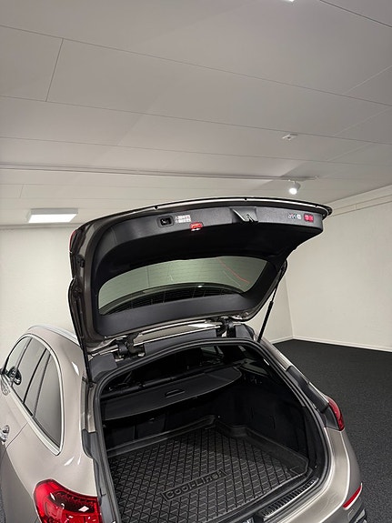 Mercedes-Benz C200 8 of 16