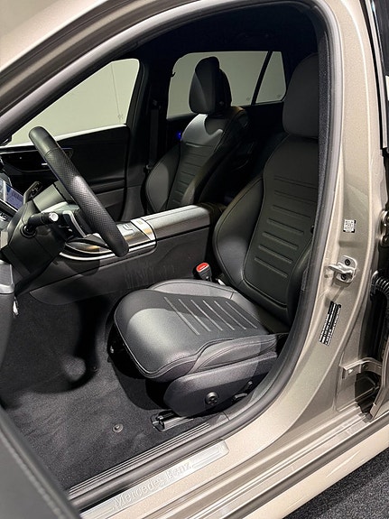 Mercedes-Benz C200 14 of 16