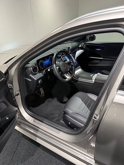 Mercedes-Benz C200 13 of 16