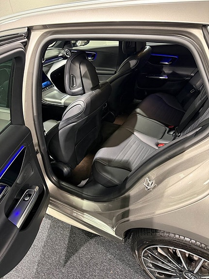 Mercedes-Benz C200 12 of 16