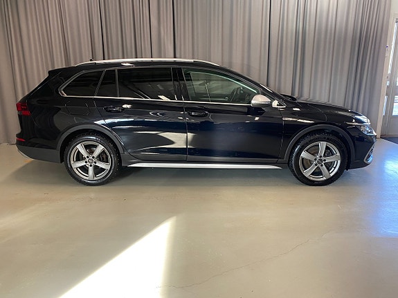 Volkswagen Golf Alltrack 3 of 21