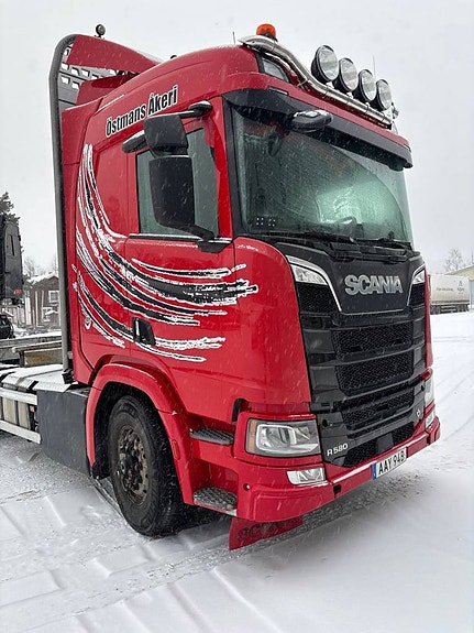 Scania R580 timmerbil med kran