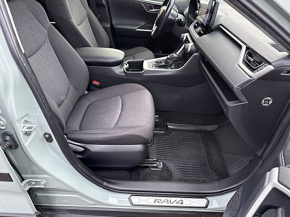 Toyota RAV4 6 of 23