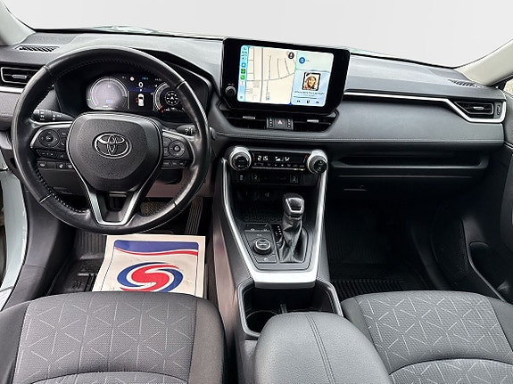 Toyota RAV4 8 of 23