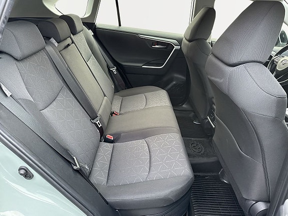 Toyota RAV4 7 of 23