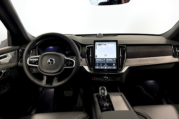 Volvo XC90 4 of 5