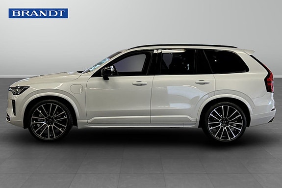 Volvo XC90 3 of 5
