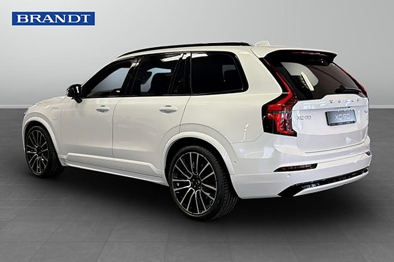 Volvo XC90 2 of 5