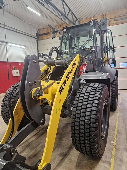 New Holland W100D 2 of 4