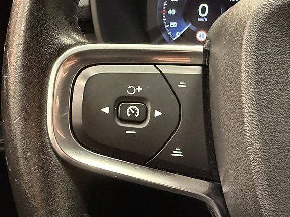 Volvo XC40 13 of 13