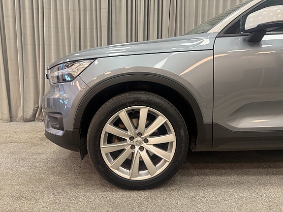 Volvo XC40 4 of 5