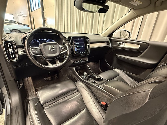 Volvo XC40 9 of 13