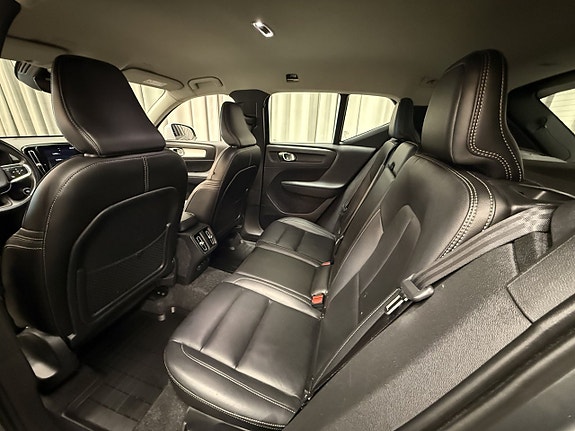Volvo XC40 8 of 13