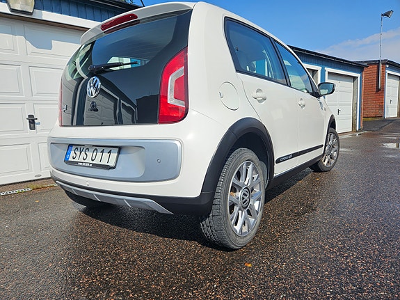 Volkswagen Up! Cross 3 of 8
