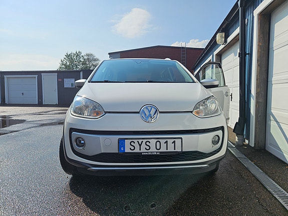 Volkswagen Up! Cross 2 of 8