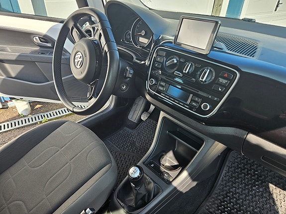 Volkswagen Up! Cross 6 of 8