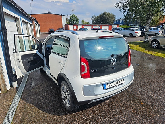 Volkswagen Up! Cross 5 of 8