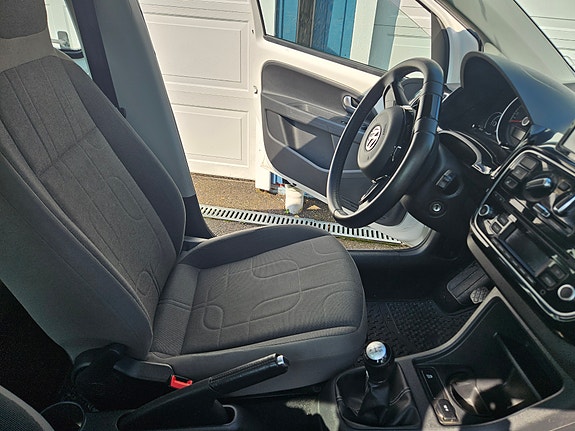 Volkswagen Up! Cross 7 of 8
