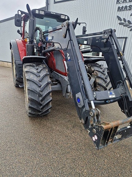 Valtra N 143 4 of 8