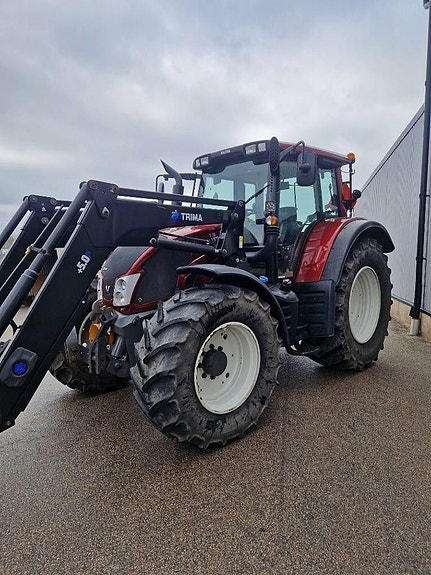 Valtra N 143 3 of 8