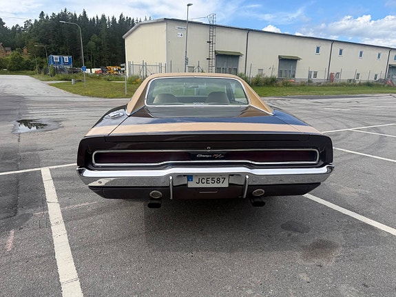 Dodge Charger 8 of 26