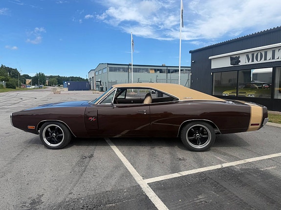 Dodge Charger 10 of 26