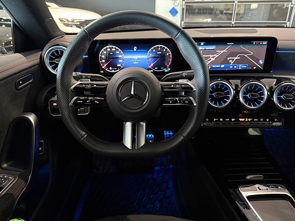 Mercedes-Benz CLA200 4 of 5