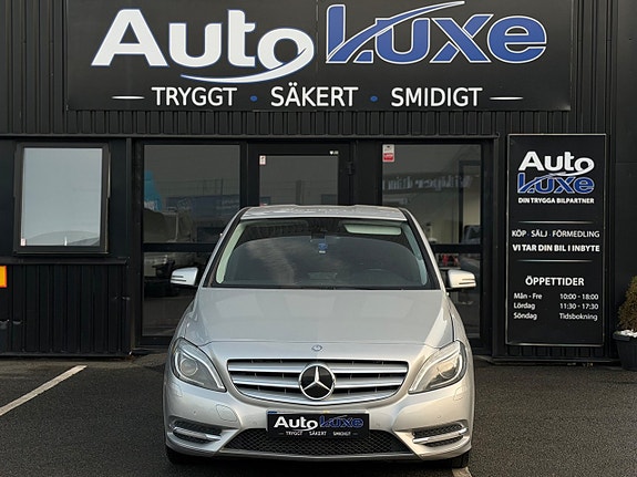 Mercedes-Benz B200 4 of 5