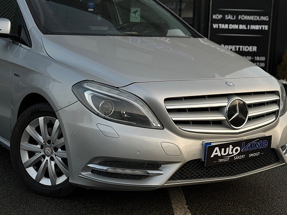 Mercedes-Benz B200 3 of 5