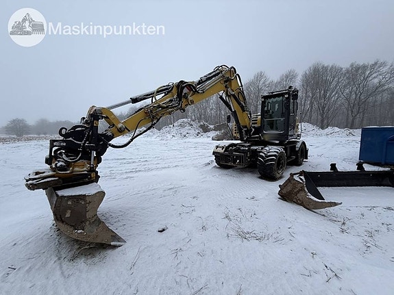 Yanmar B 110 W med frontlyft och redskap
