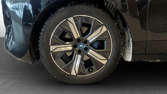 BMW iX 9 of 9