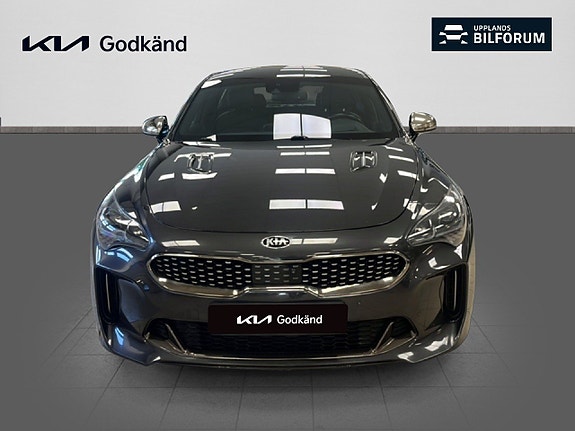 Kia Stinger 2 of 5