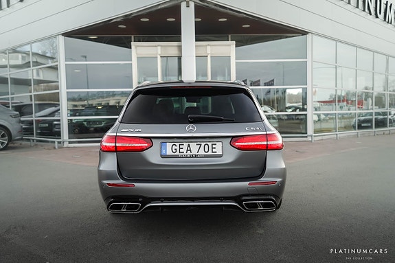 Mercedes-Benz E63 4 of 5