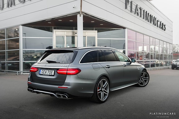 Mercedes-Benz E63 2 of 5