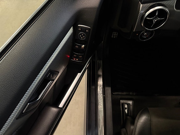 Mercedes-Benz GLK220 9 of 18