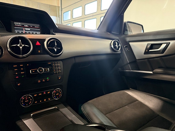 Mercedes-Benz GLK220 13 of 18