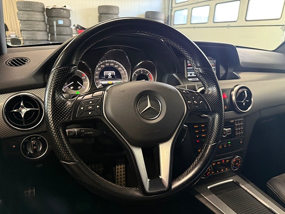Mercedes-Benz GLK220 12 of 18