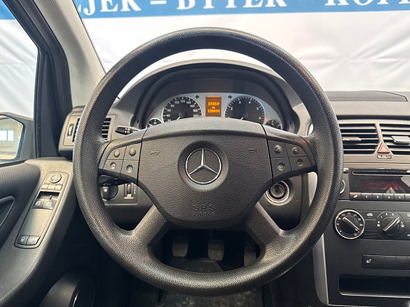 Mercedes-Benz B200 13 of 19