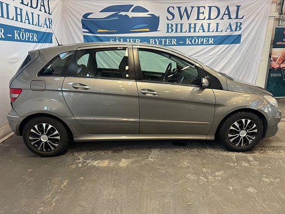 Mercedes-Benz B200 9 of 19