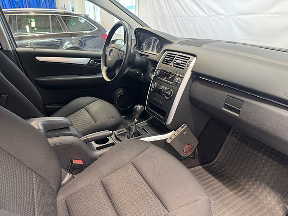 Mercedes-Benz B200 11 of 19